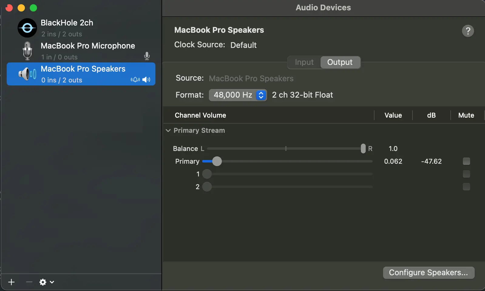 “音频 MIDI 设置” App 界面左侧有 3 个声音设备：麦克风、扬声器、BlackHole