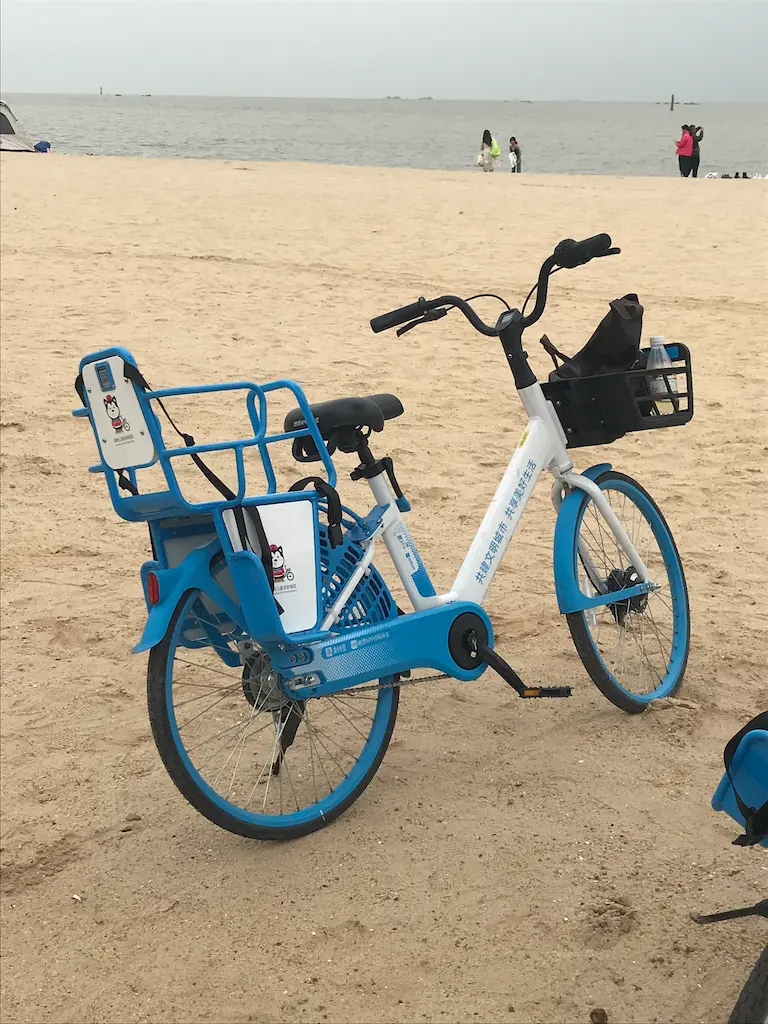 带幼儿座位的哈啰单车